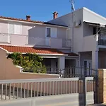 Apartment Near Kolovare Beach In Arbanasi