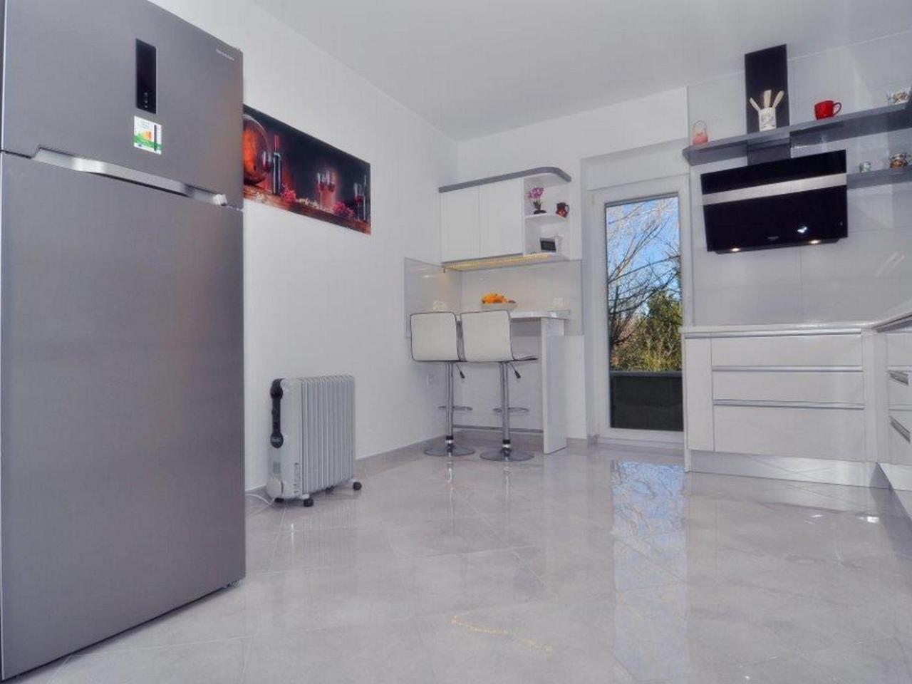 Near Kolovare In Arbanasi Appartement *